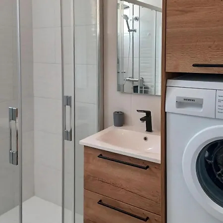 3 Bedroom Beautiful In Semesterbostad *