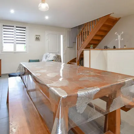 3 Bedroom Beautiful In Semesterbostad *