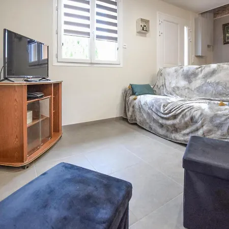 3 Bedroom Awesome Home In Lessay Holiday home *