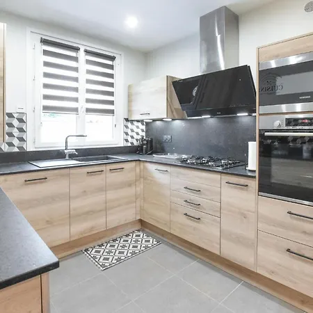 3 Bedroom Pet Friendly In * Lessay
