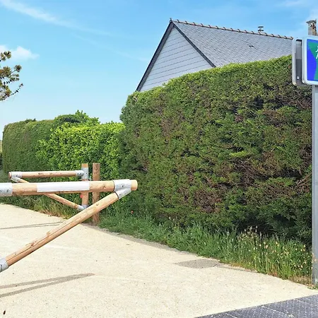 3 Bedroom Pet Friendly In *