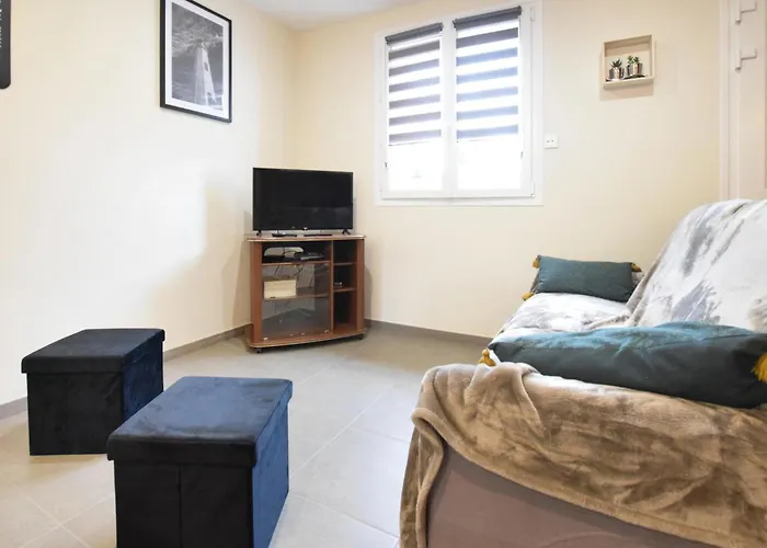 3 Bedroom Beautiful In * Lessay