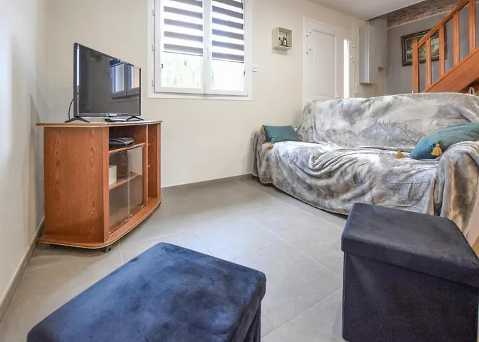 3 Bedroom Beautiful In Casa vacanze *